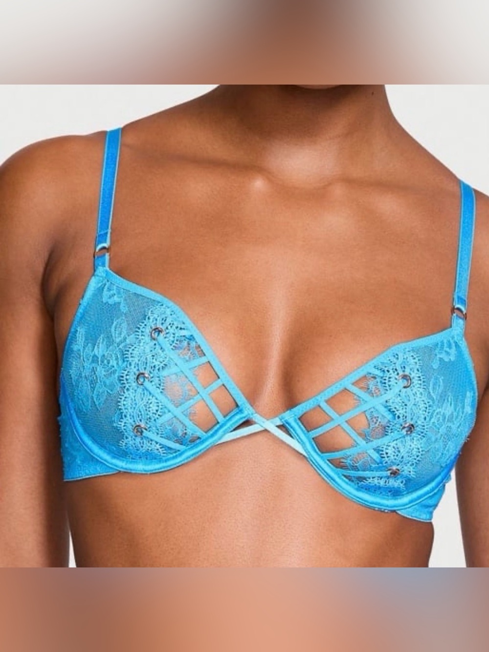 VICTORIA'S SECRET
Very Sexy Shine Strappy Unlined Lace Low-Cut
Demi Bra - Blue